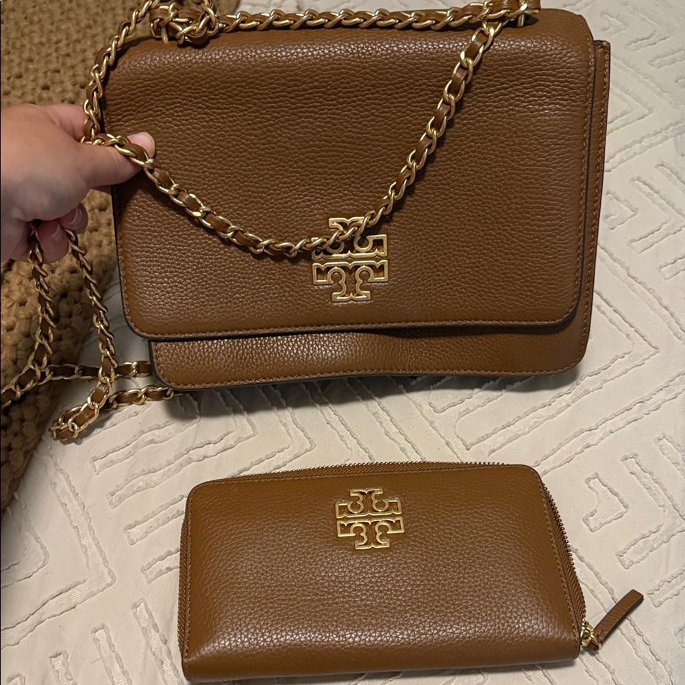 Tory Burch Tan Leather Crossbody Bag with Gold Chain - Picture 3 of 3